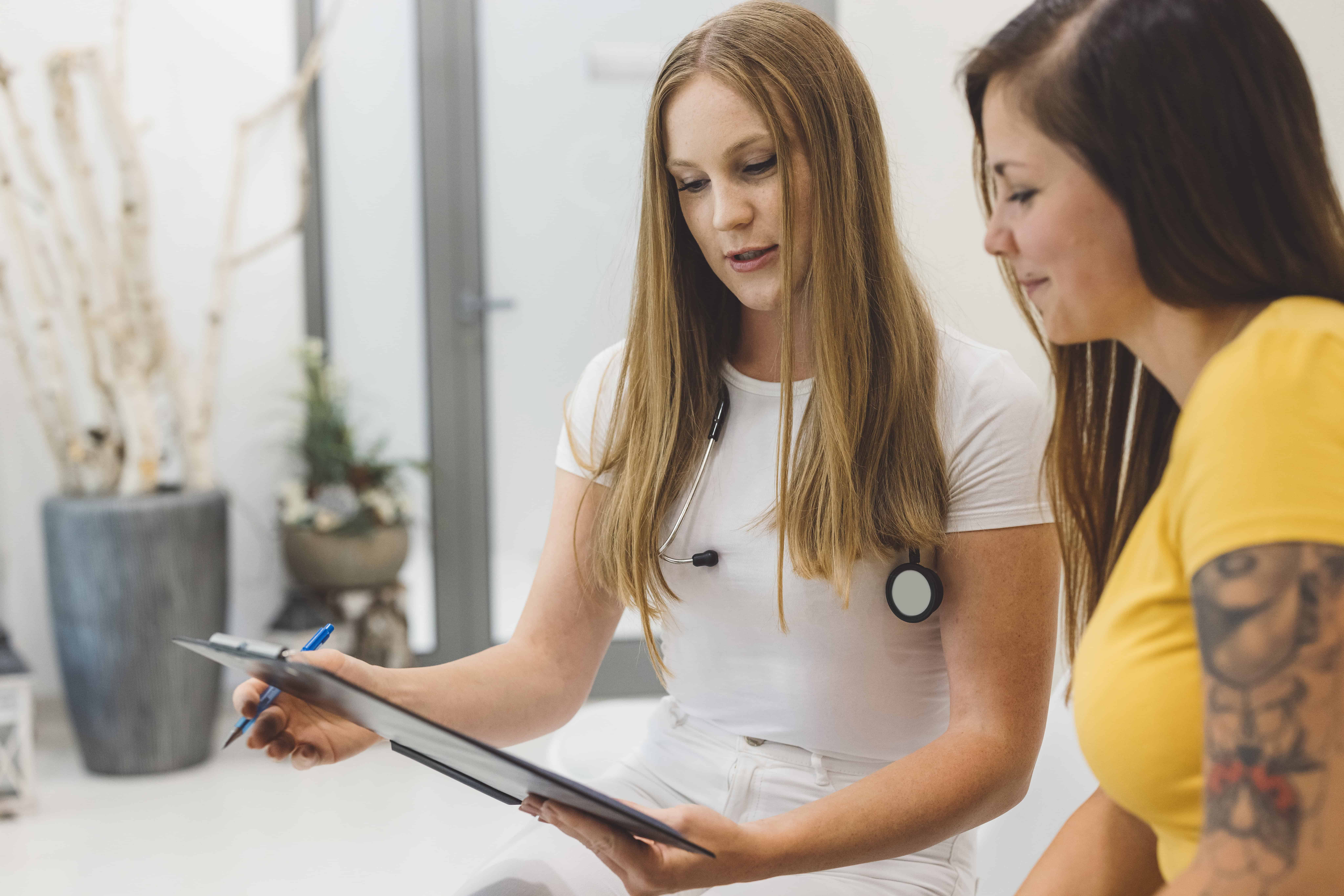 Clinician reviewing recovery progress with a patient in a Los Angeles outpatient program
