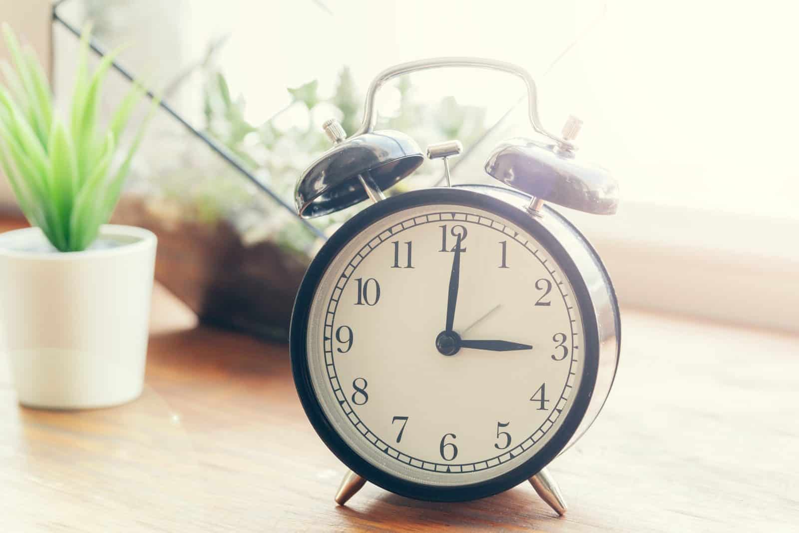 The kratom withdrawal timeline unfolds over the first week
